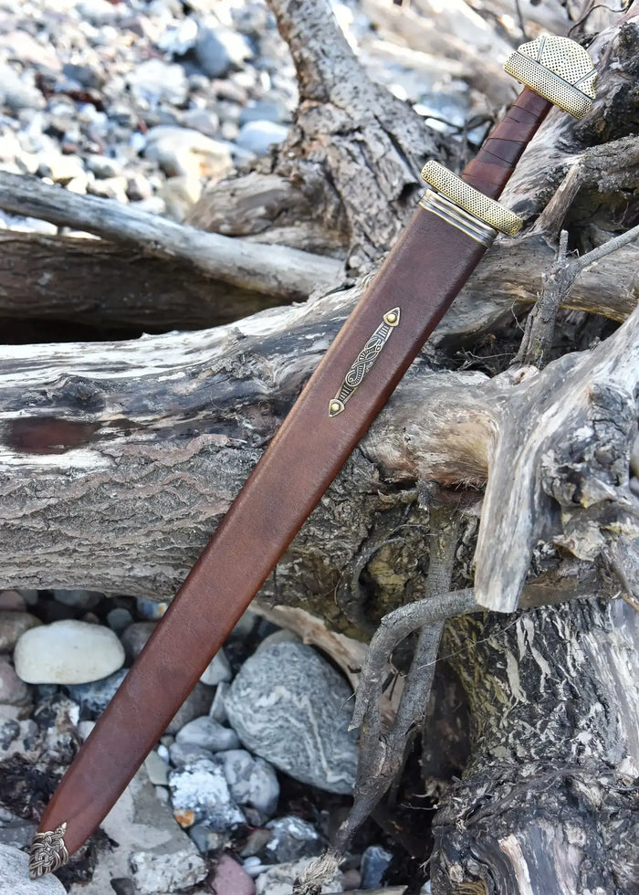 Rusvik Viking zwaard Petersen E1 Gnezdovo, semi-scherp