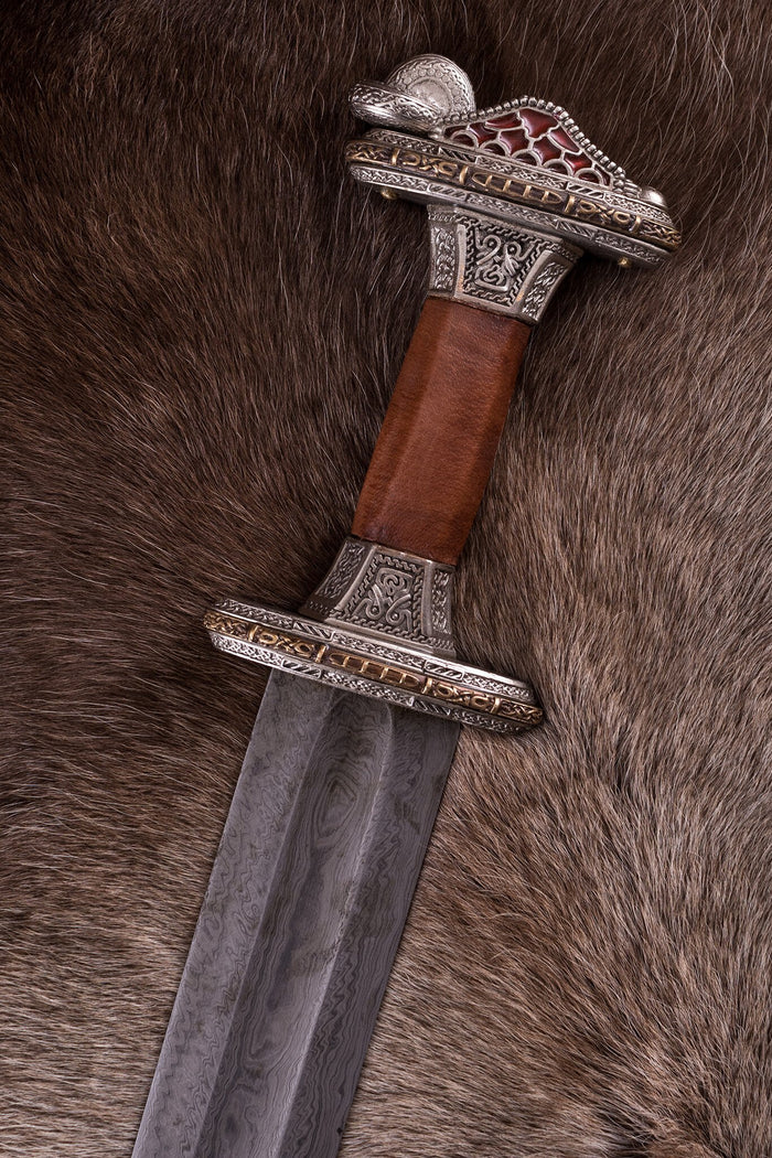 Vendel-sværd Uppsala, 7.–8. årh., fortinnet fæste, damaskus, semi-skarp