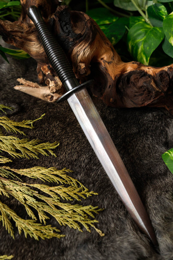 Boot dagger, daļēji asas