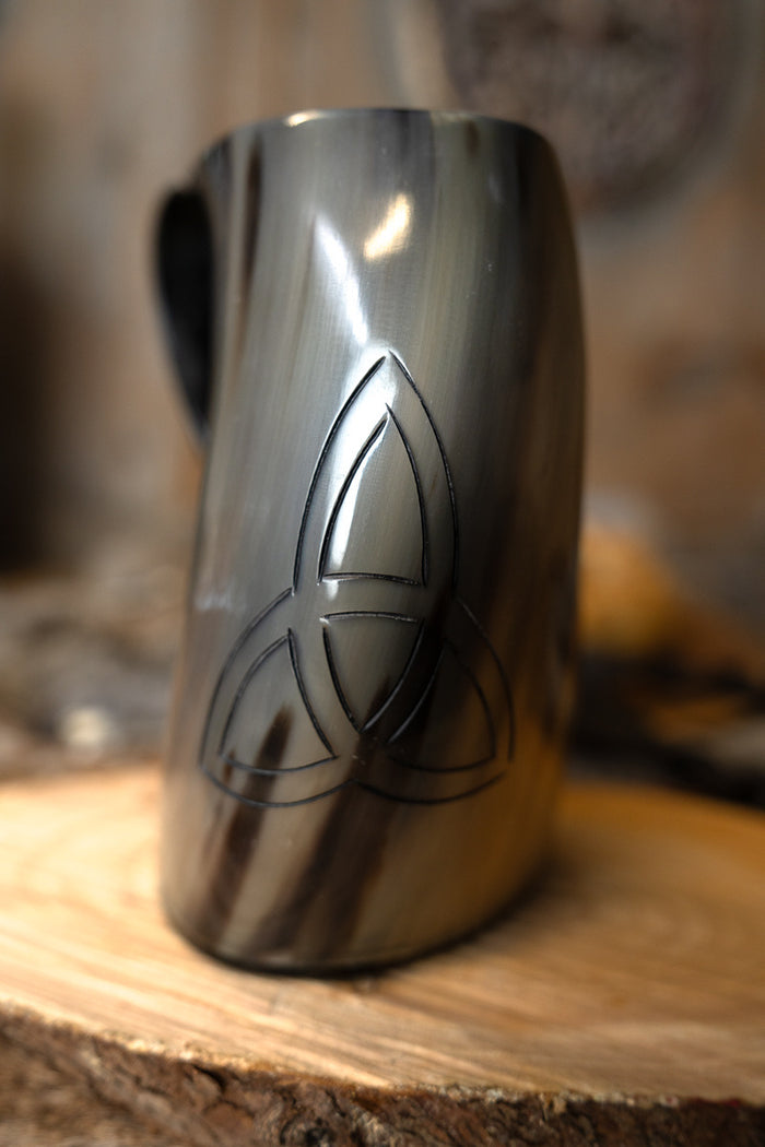 Hornkrus med triquetra, 500–650 ml