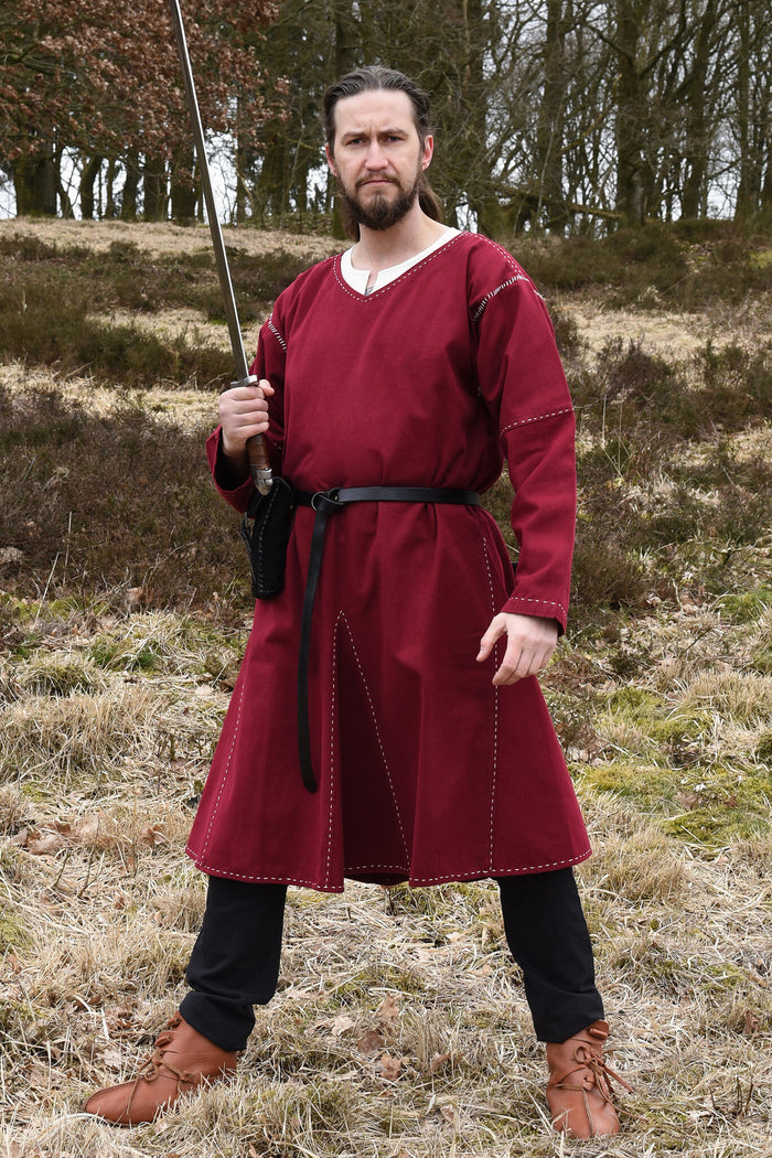 Tunic Kragelund, hand-stitched finish, burgundy red