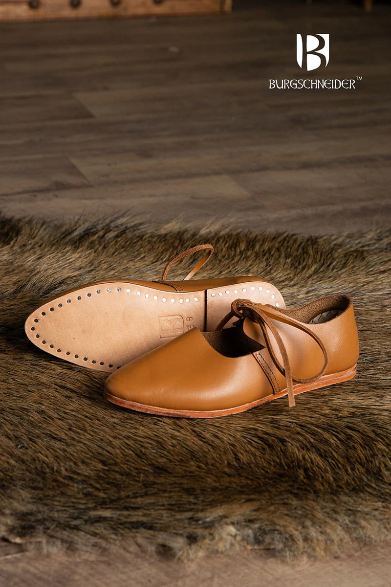 Mittelalterliche Damenschuhe 14. Jahrhundert