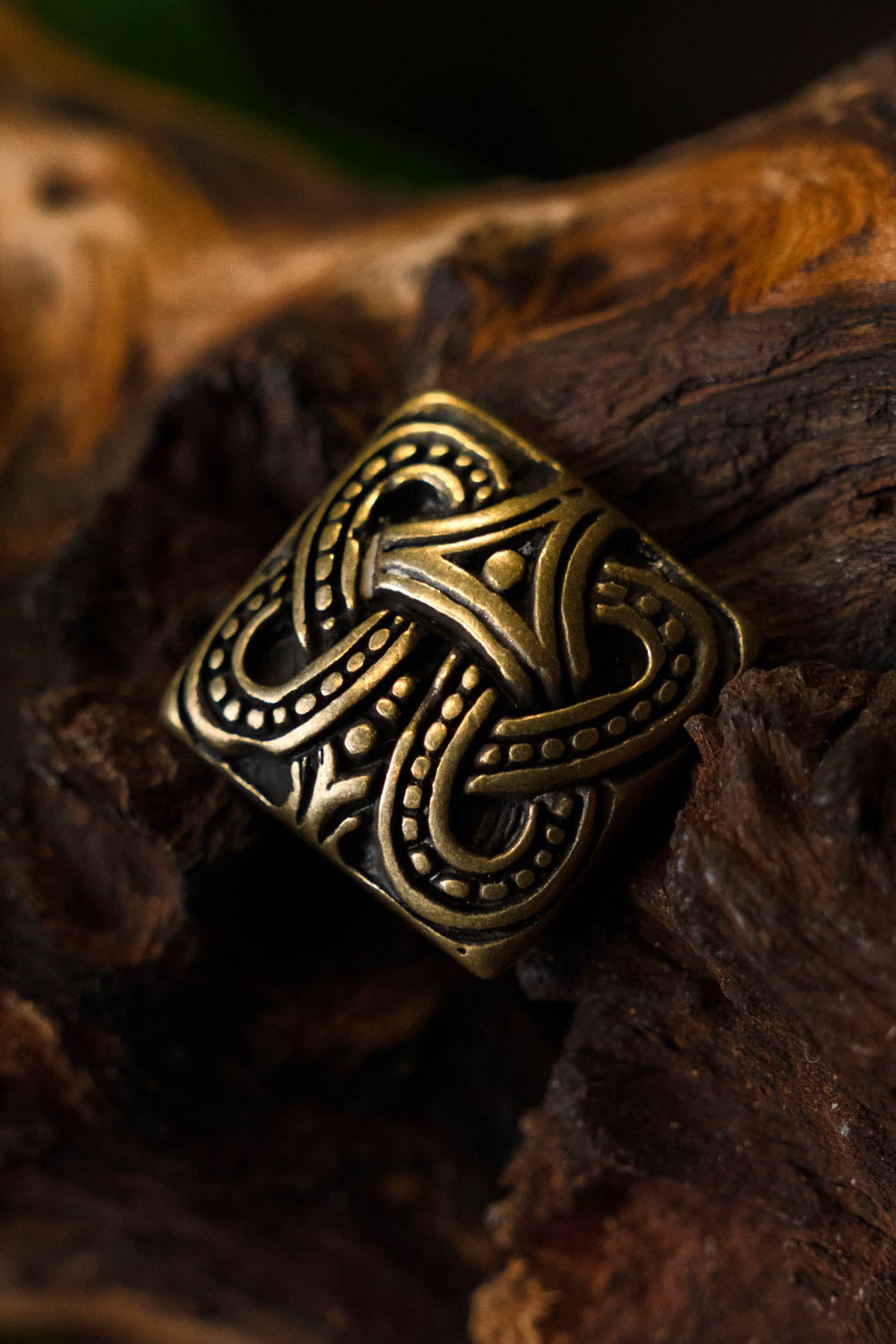 Finitura per cintura vichinga con nodo stile Borre, ottone