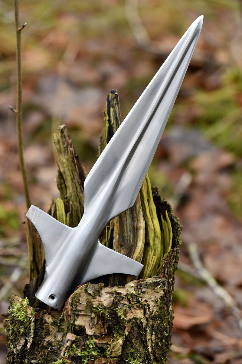 Wczesnośredniowieczny grot włóczni skrzydłowej, ok. 28,5 cm, półostry