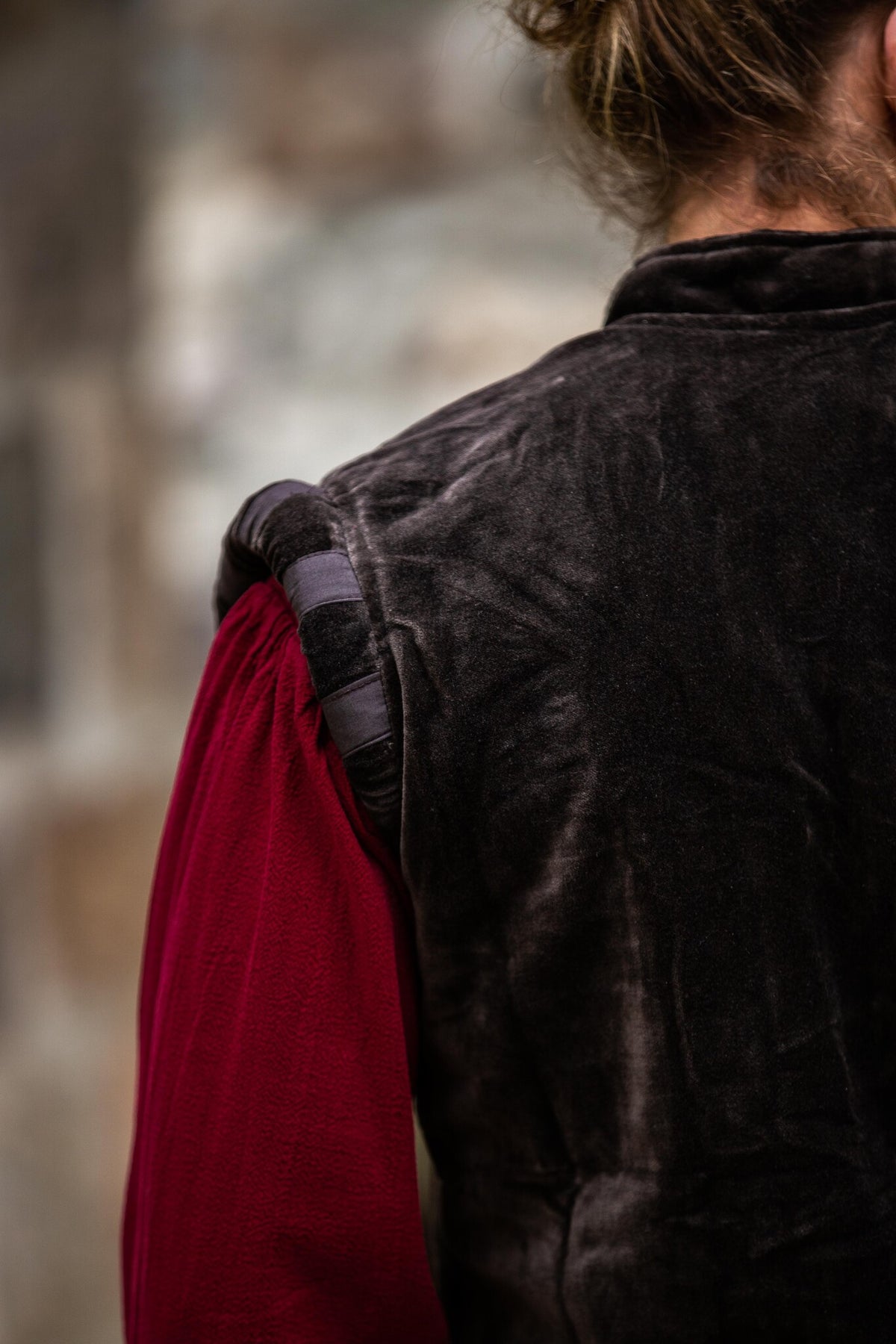 Pourpoint en velours à boutons métalliques, brun