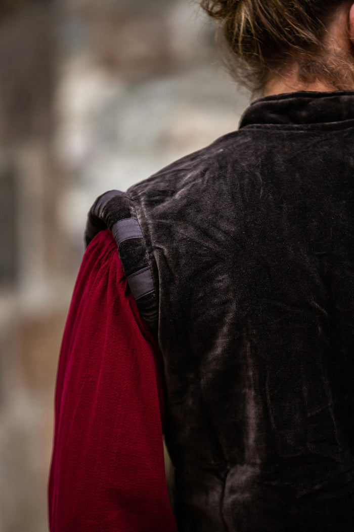 Pourpoint en velours à boutons métalliques, brun