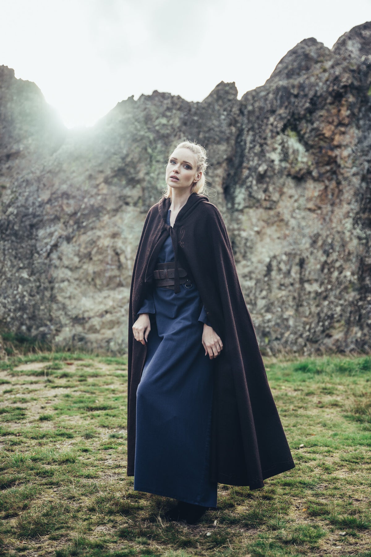 Manto bordado Damia, mezcla de lana, marrón