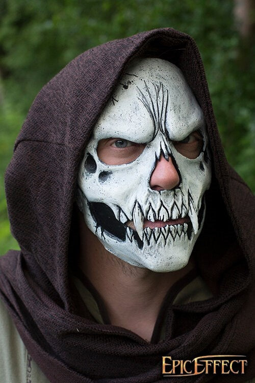 Máscara de calavera plateada