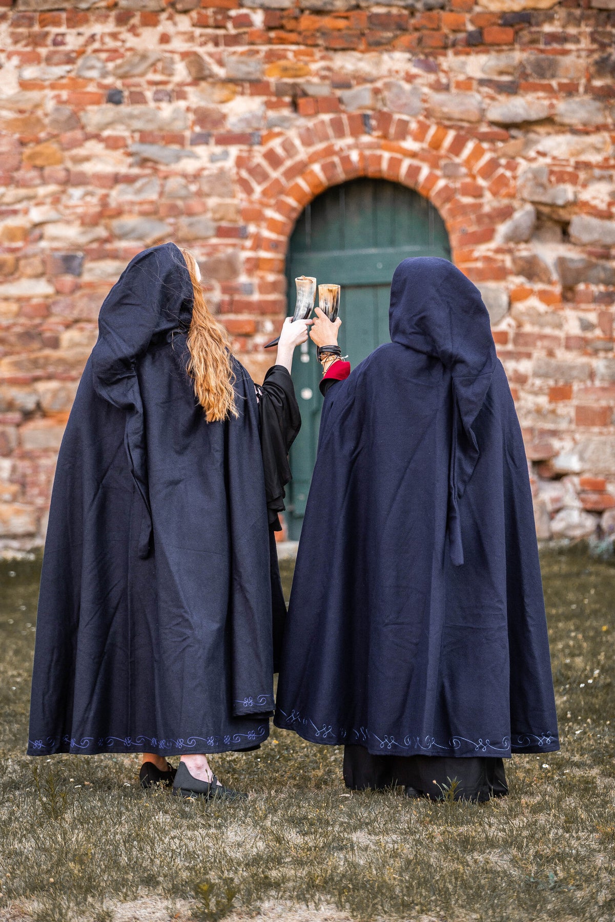 Bestickter Mantel Damia mit Schließe, Wollmischung, blau