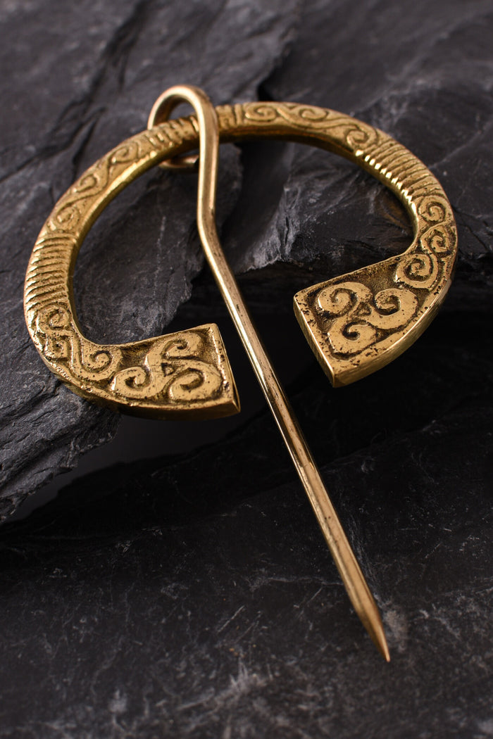 Irsk fibula, messing