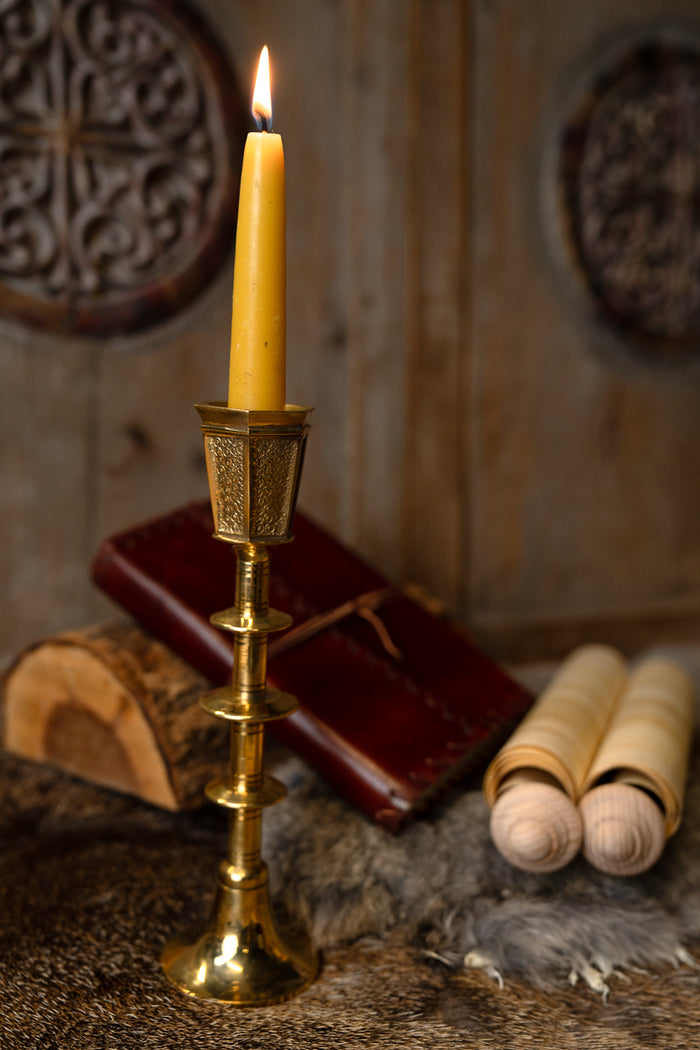 Candeliere medievale, ottone