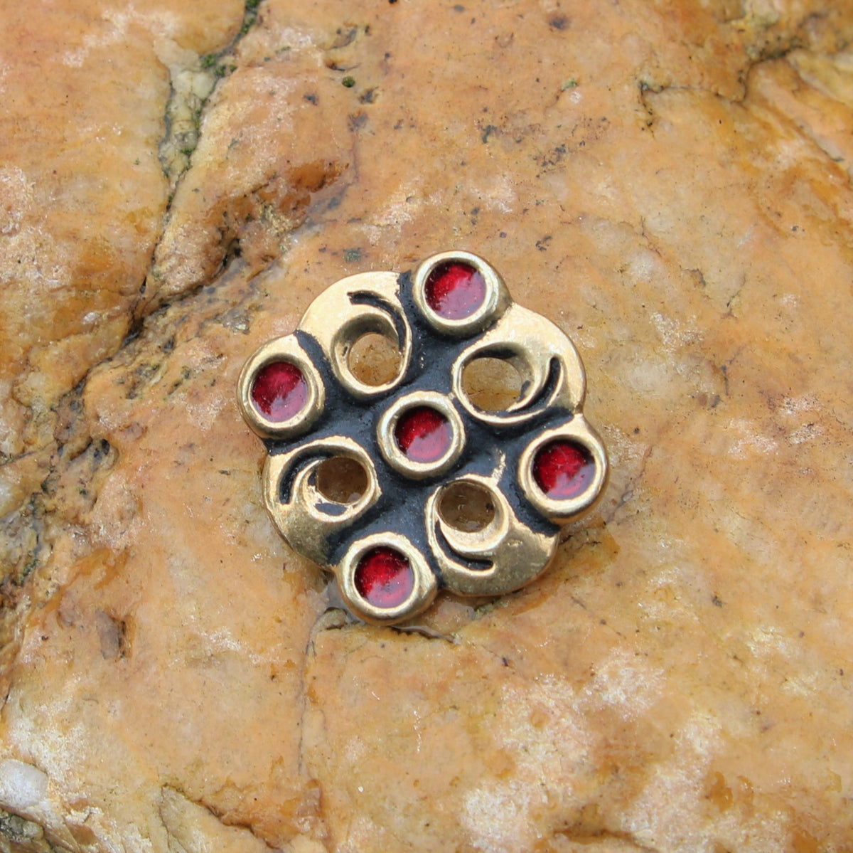 Merovingisk cloisonné-broche, bronze