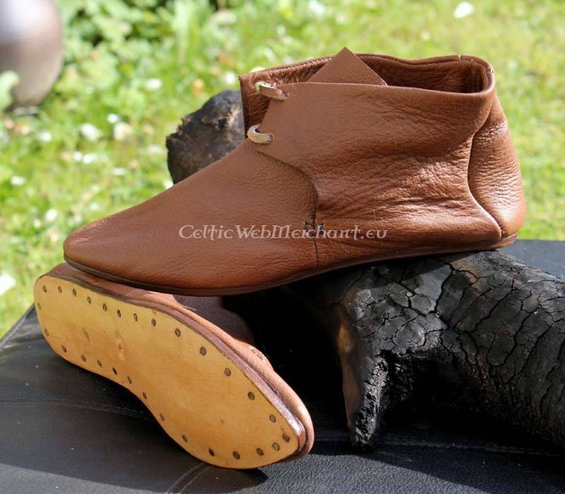 Ankelstövlar, medeltida, bruna