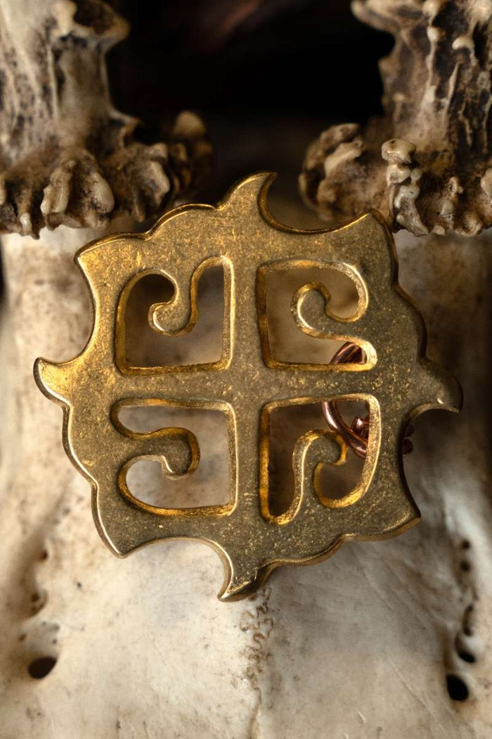 Romersk skivefibula med solkors, bronze