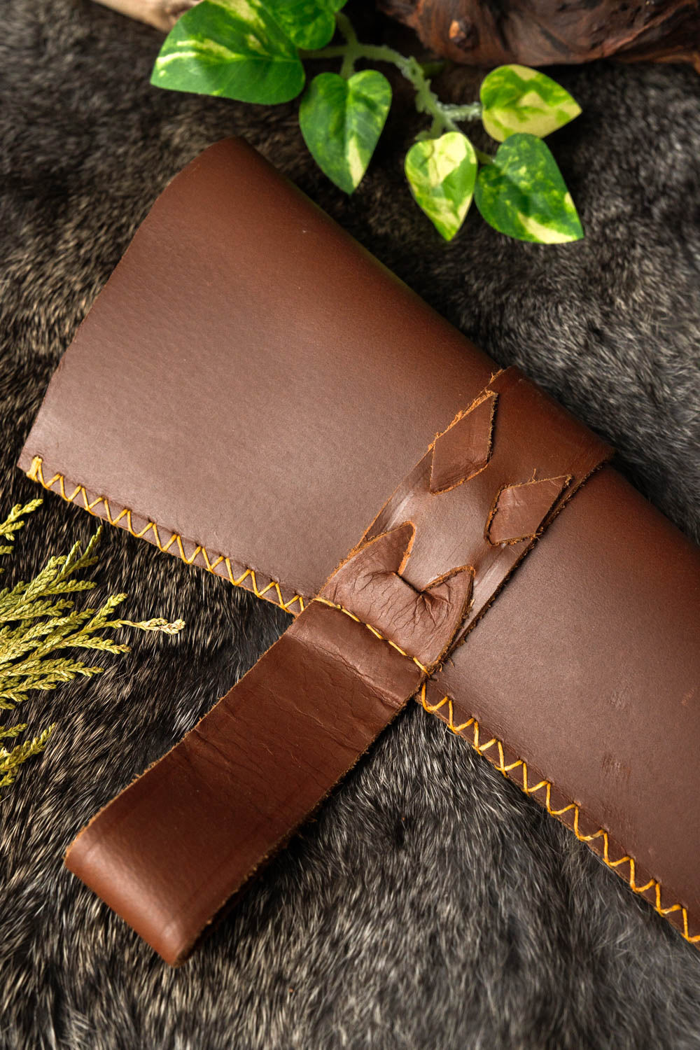 Triquetra-sax med træhåndtag, halvskarpt