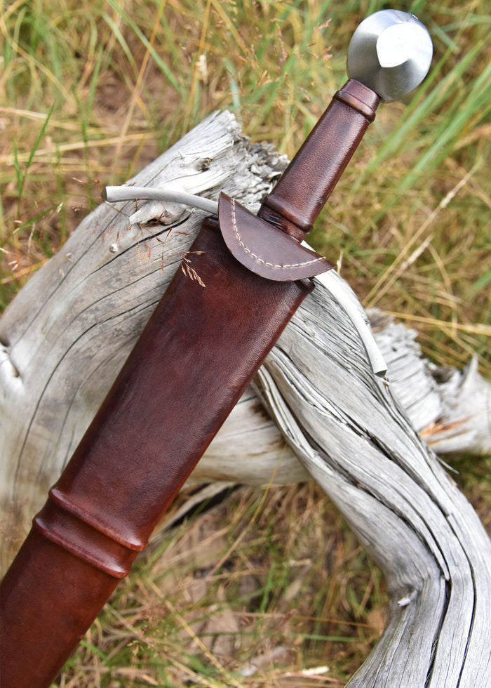 Toto ridderzwaard met schede, 13e/14e eeuw, semi-scherp