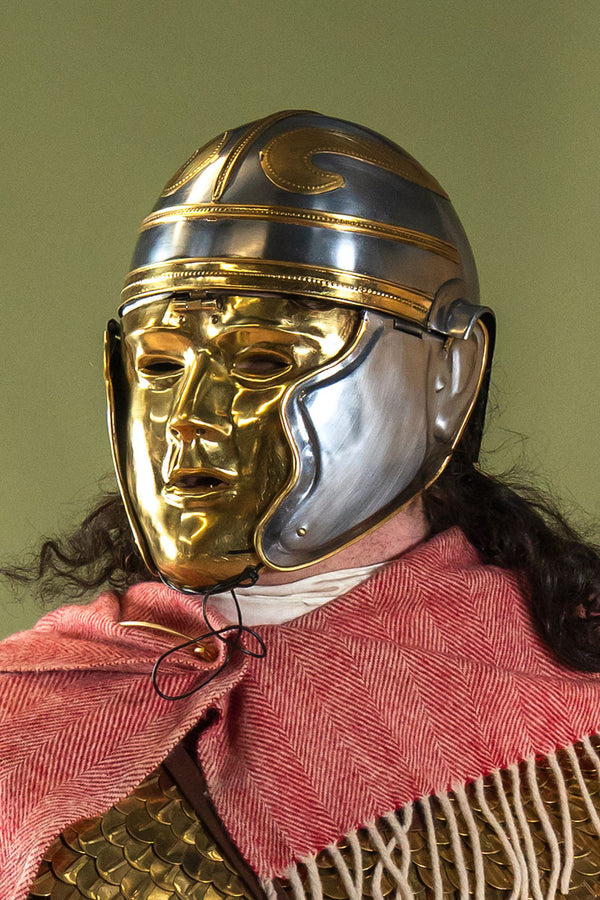 Römischer Kavalleriehelm mit Larvenmaske, 1. Jahrhundert, 1,3 mm