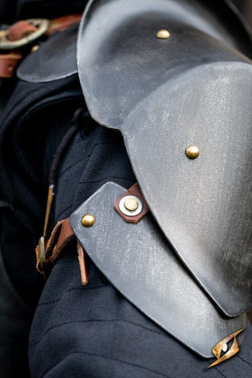 Renegade women's armor, pauldrons, 1 mm