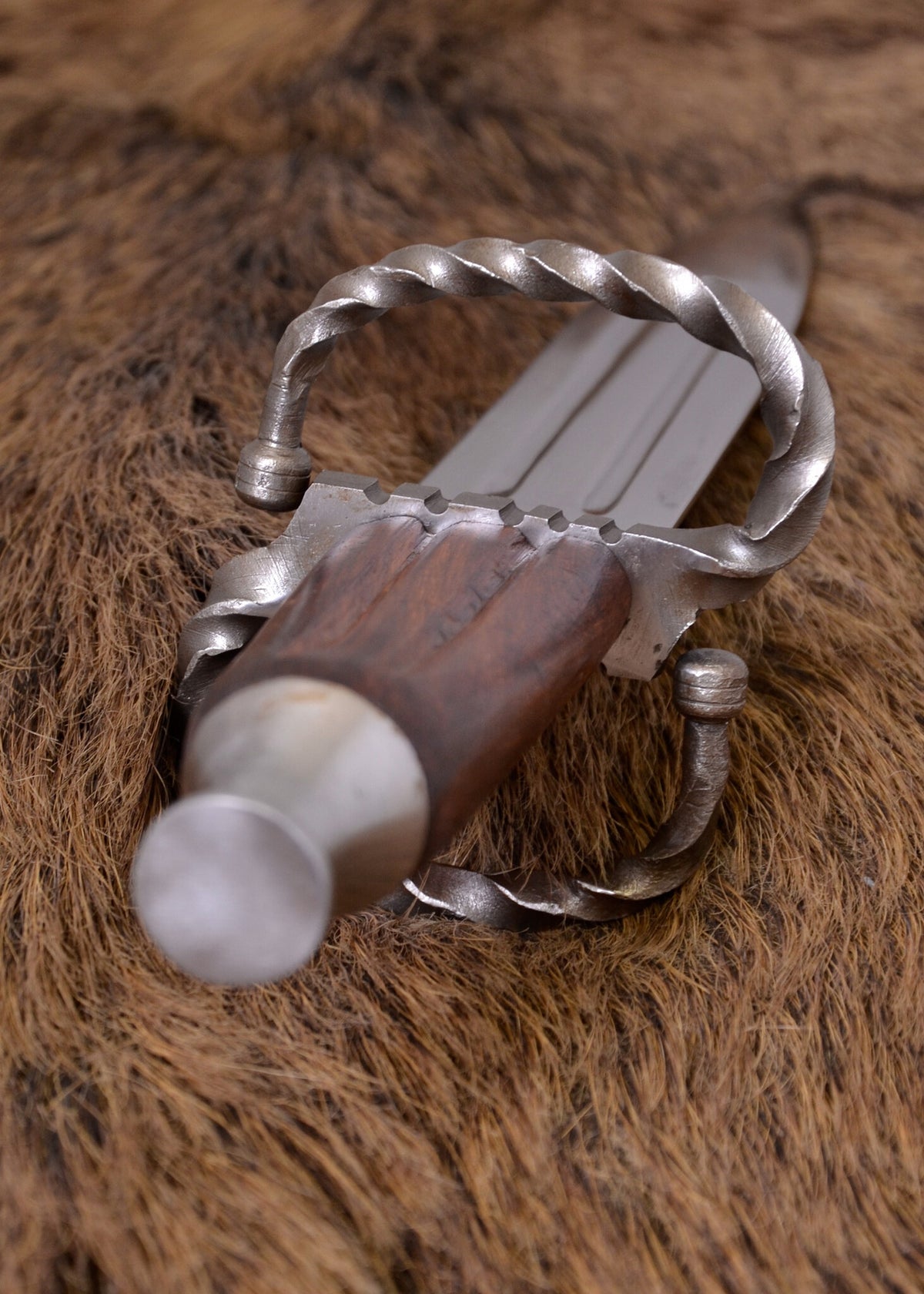 Daga Landsknecht, semi-afilada