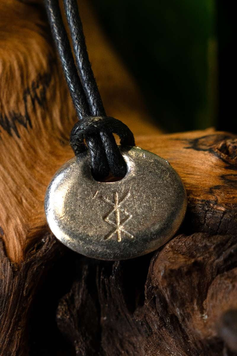 Amulette runique de protection, étain