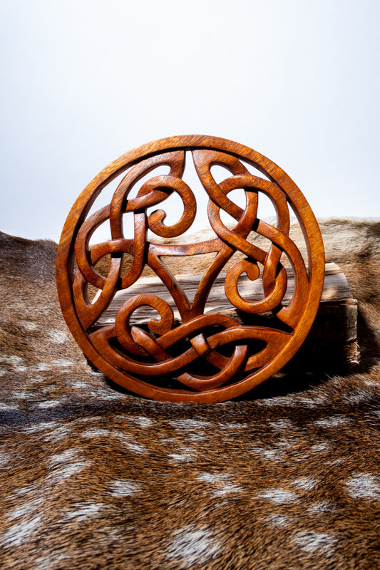 Träsnideri keltisk triskelion
