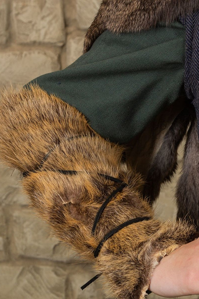 Armstuk Ivar, bont, bruin