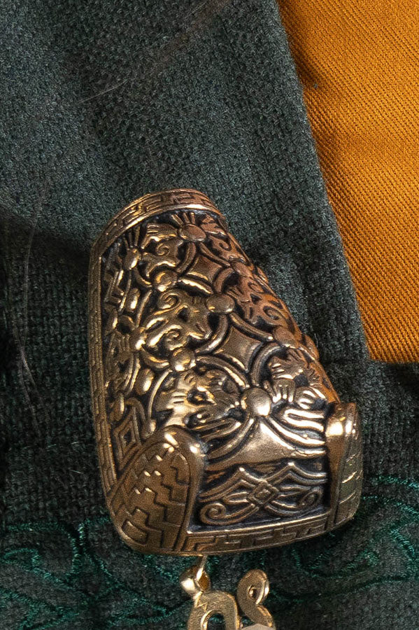 Brosza tarczowata z głowami zwierząt Gotland, brąz