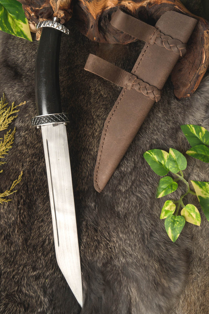 Couteau sax court sombre, semi-tranchant