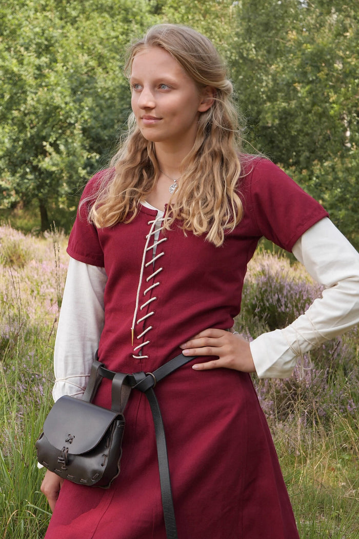 Cotehardie Odilia, burgundy red