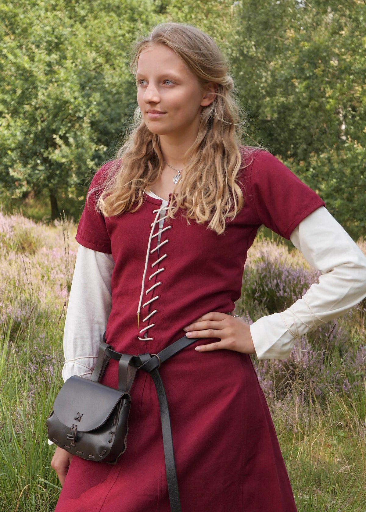 Cotehardie Odilia, bordowa
