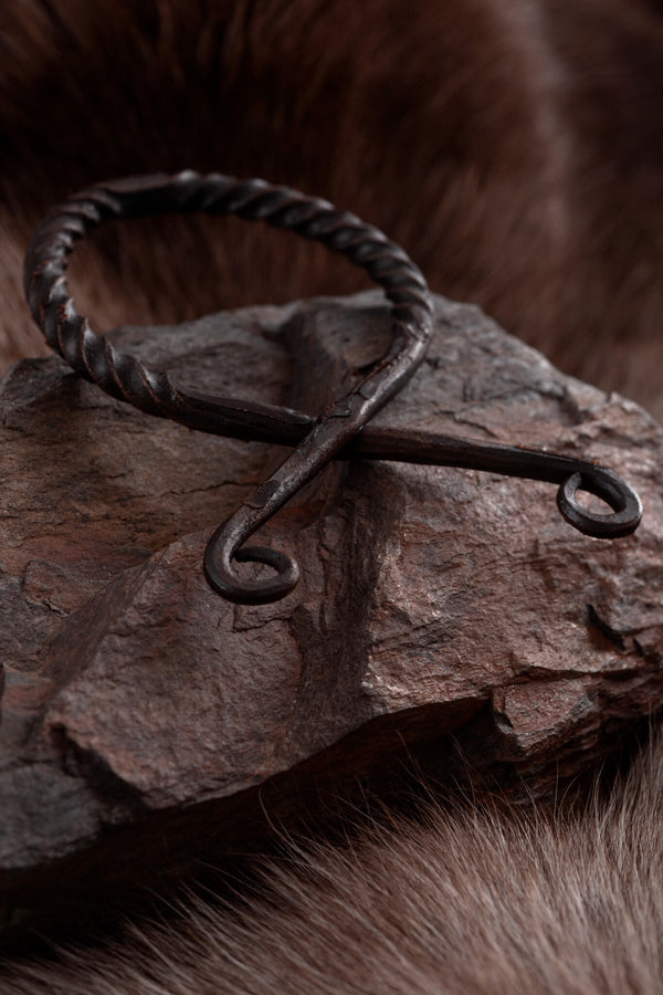 Twisted troll cross, iron