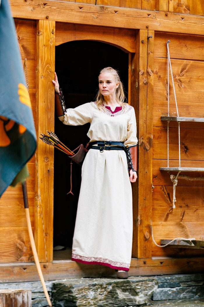Vikingaklänning Lagertha, naturröd