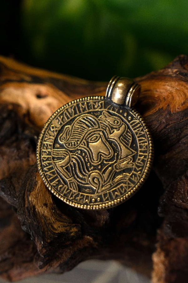 Vendel bracteate amulet Tjurko, brons