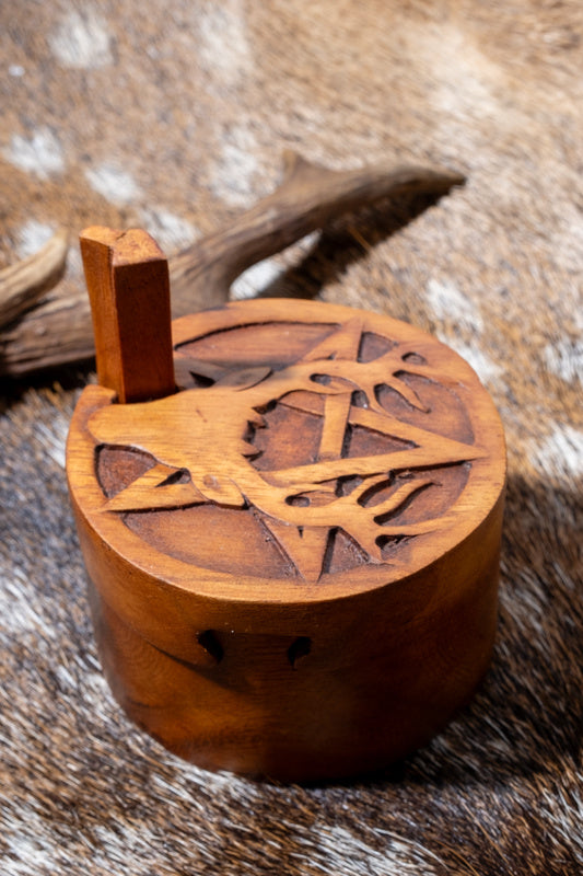 Sieradendoosje hert en pentagram, hout