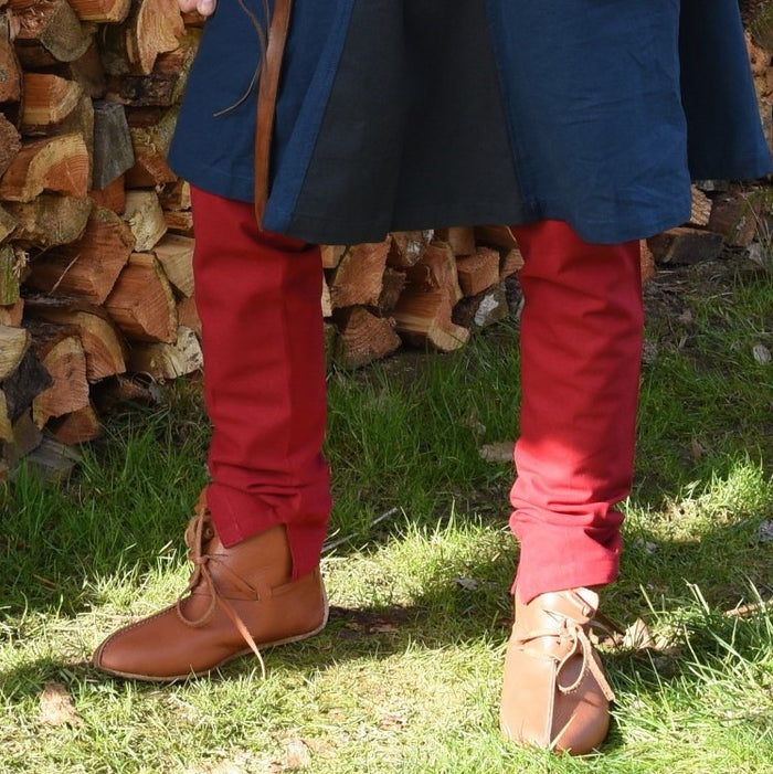 Chausses medievales con cordones, rojas