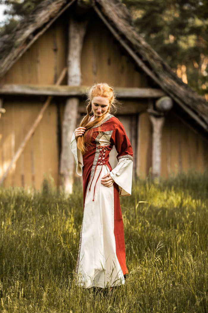 Cleena-mekko kerma-punainen