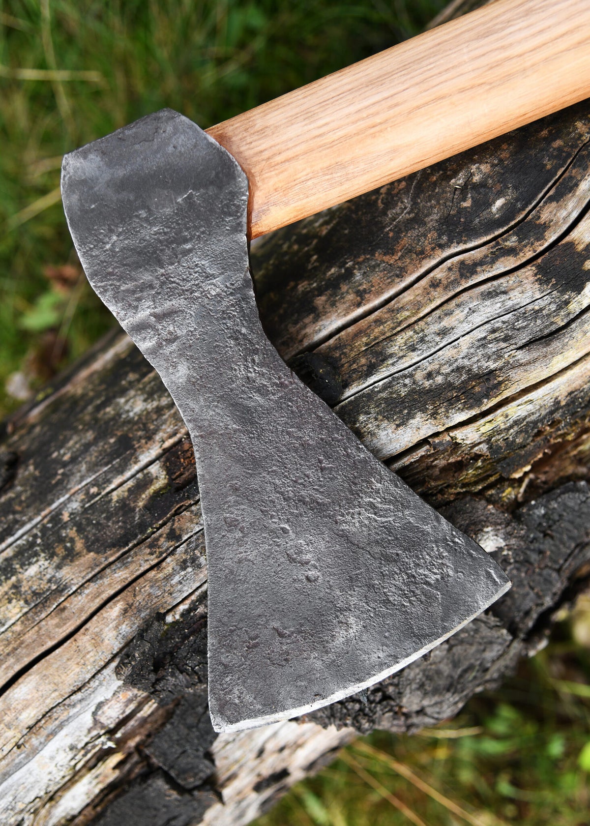 Vikingøks, håndssmidd stål, type A, halvskarp