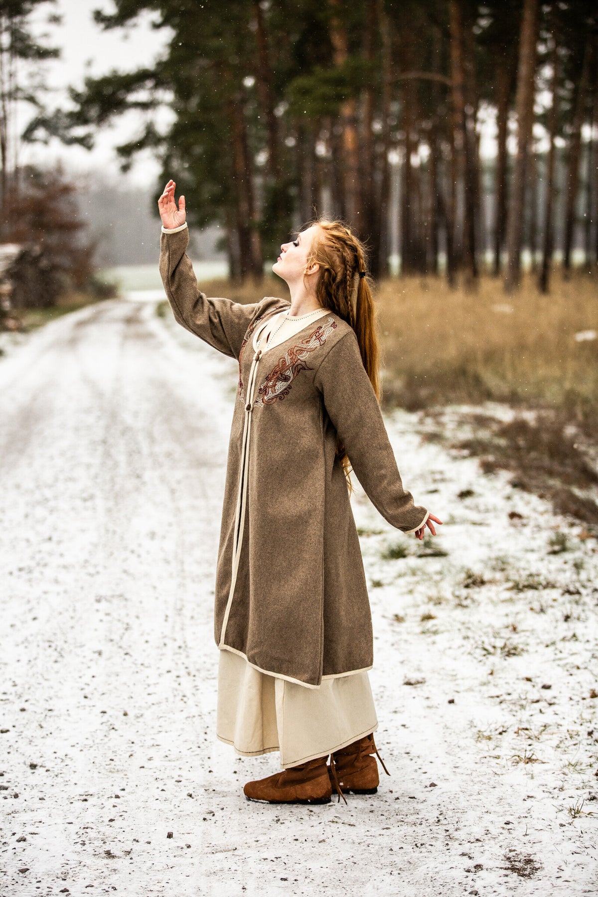 Wikiński kaftan Skadi, piaskowy, mieszanka wełny