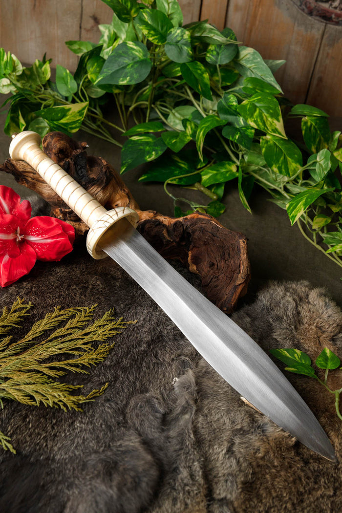 Gladiatordolk Pompeii, halvskarpt