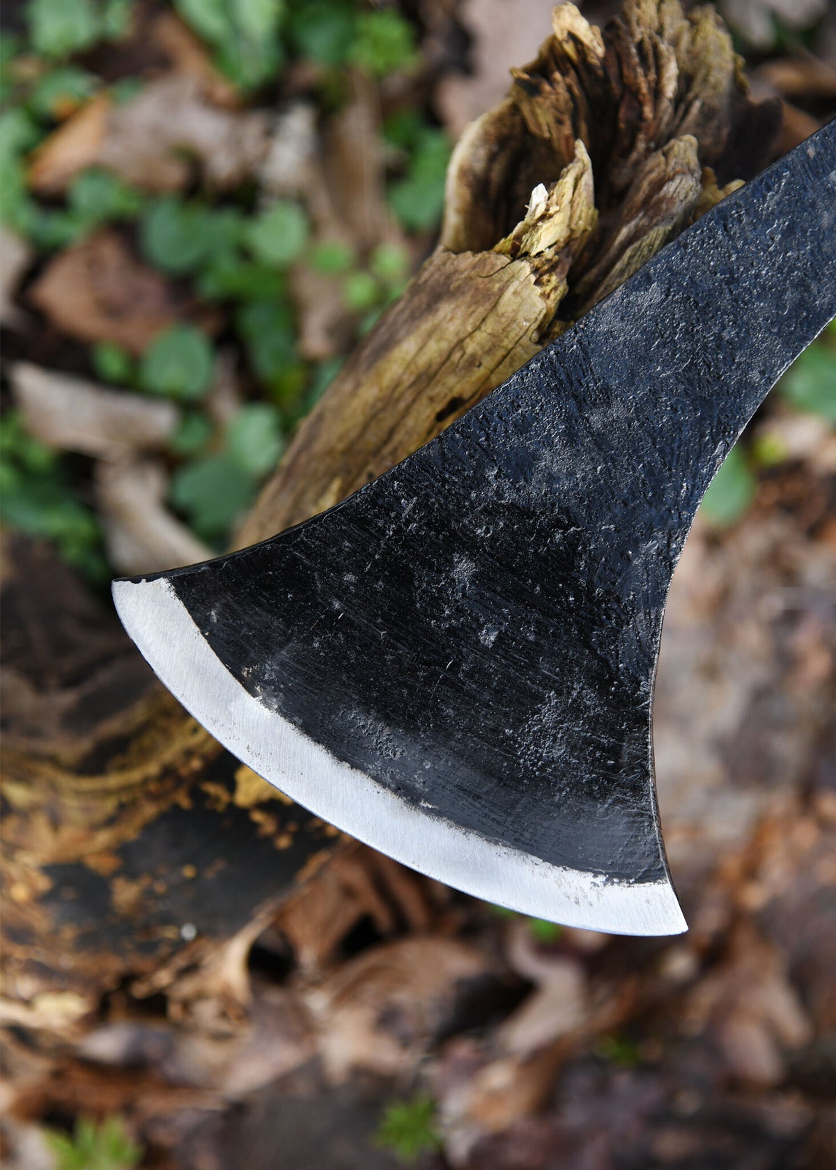 Large Francisca throwing axe, semi-sharp