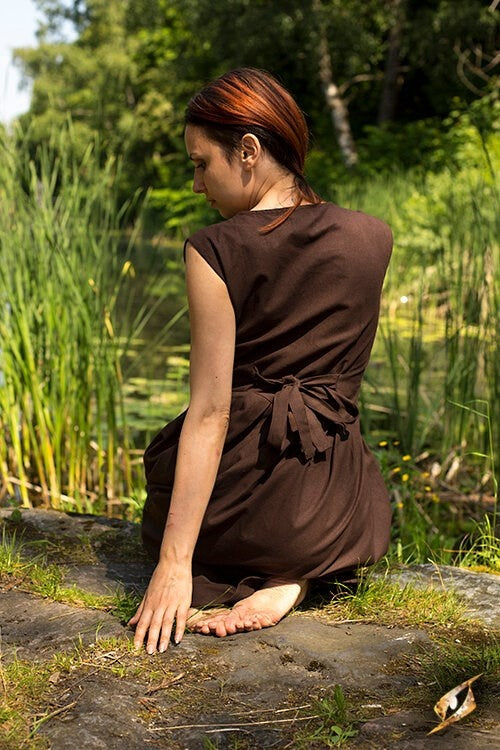 Średniowieczna kirtle Elaine, brązowa