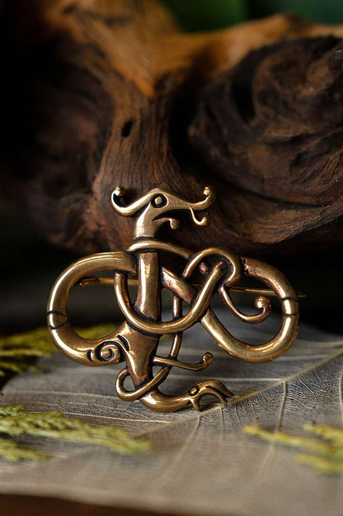 Broche de dragon style Urnes, laiton