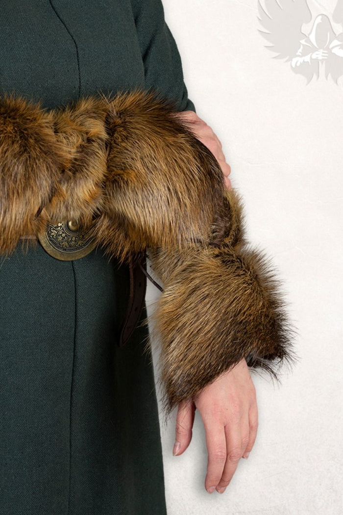 Armstuk Ivar, bont, bruin