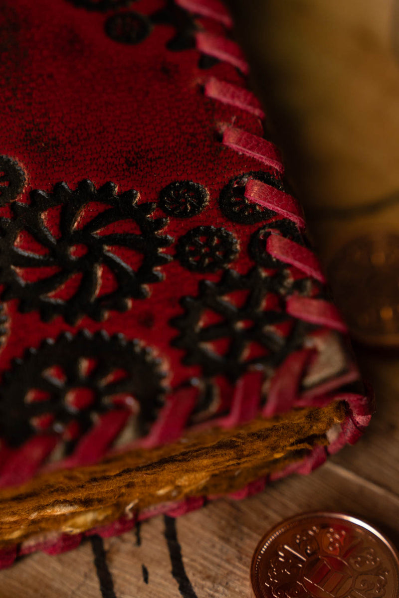 Skórzana księga Steampunk, antyczne strony