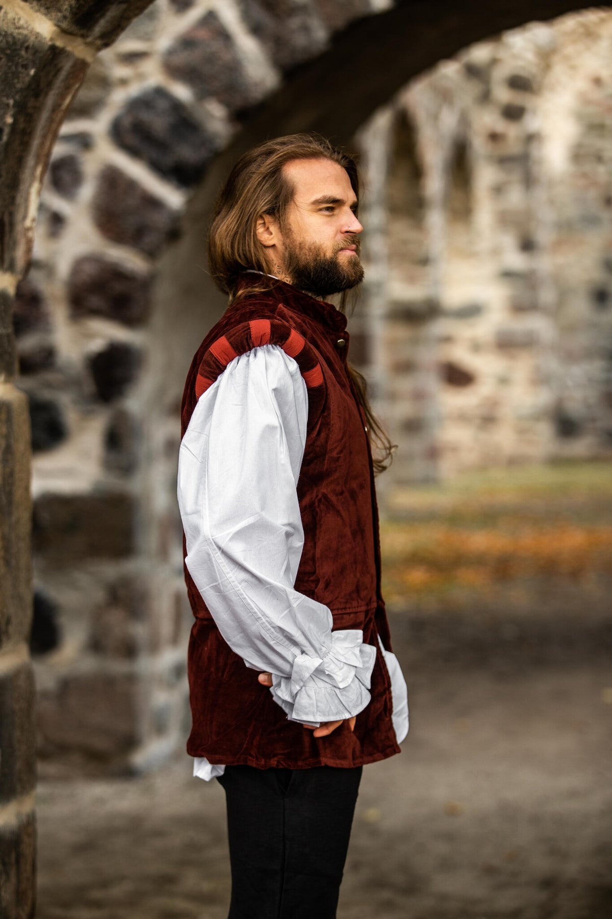 Fluwelen doublet met metalen knoopjes, rood