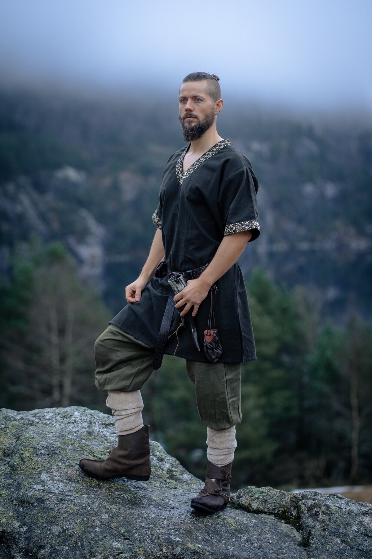 Linen Viking trousers Odin, olive green