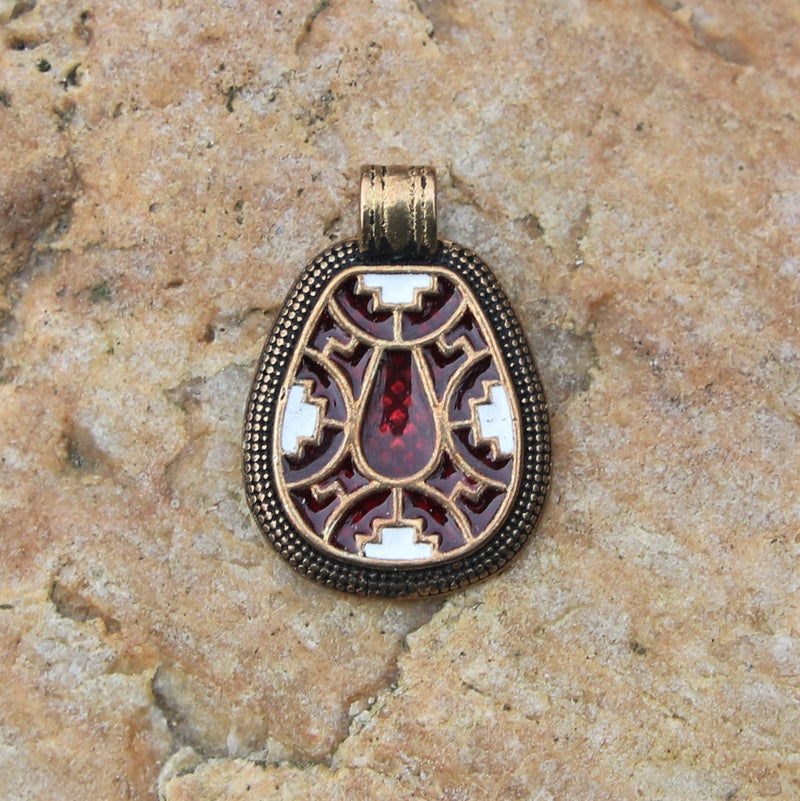 Ozdoba Faversham, brąz