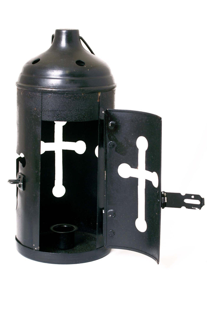 Laterne mit Kreuzfenster