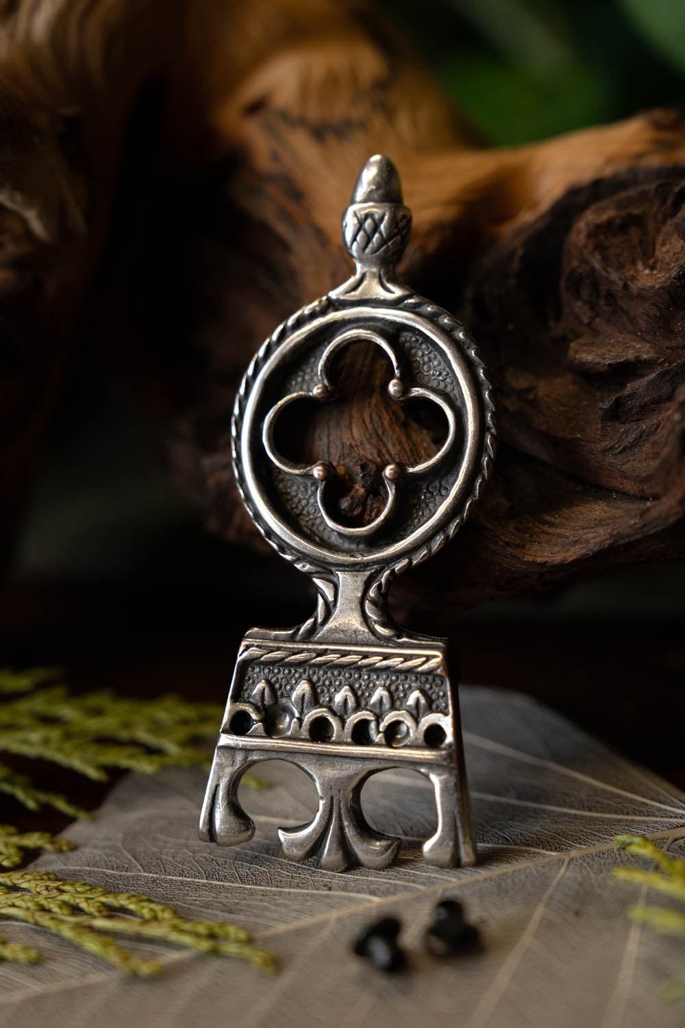 Gothic belt end 3 cm, silvered