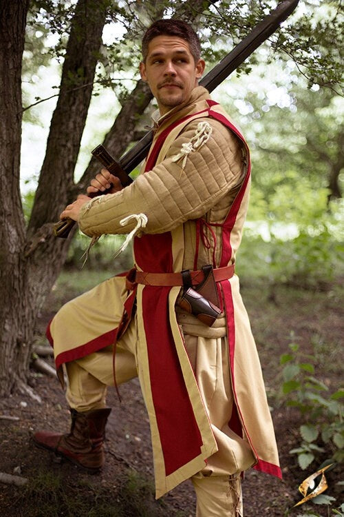 Wapenrok Geoffrey, beżowo-czerwony